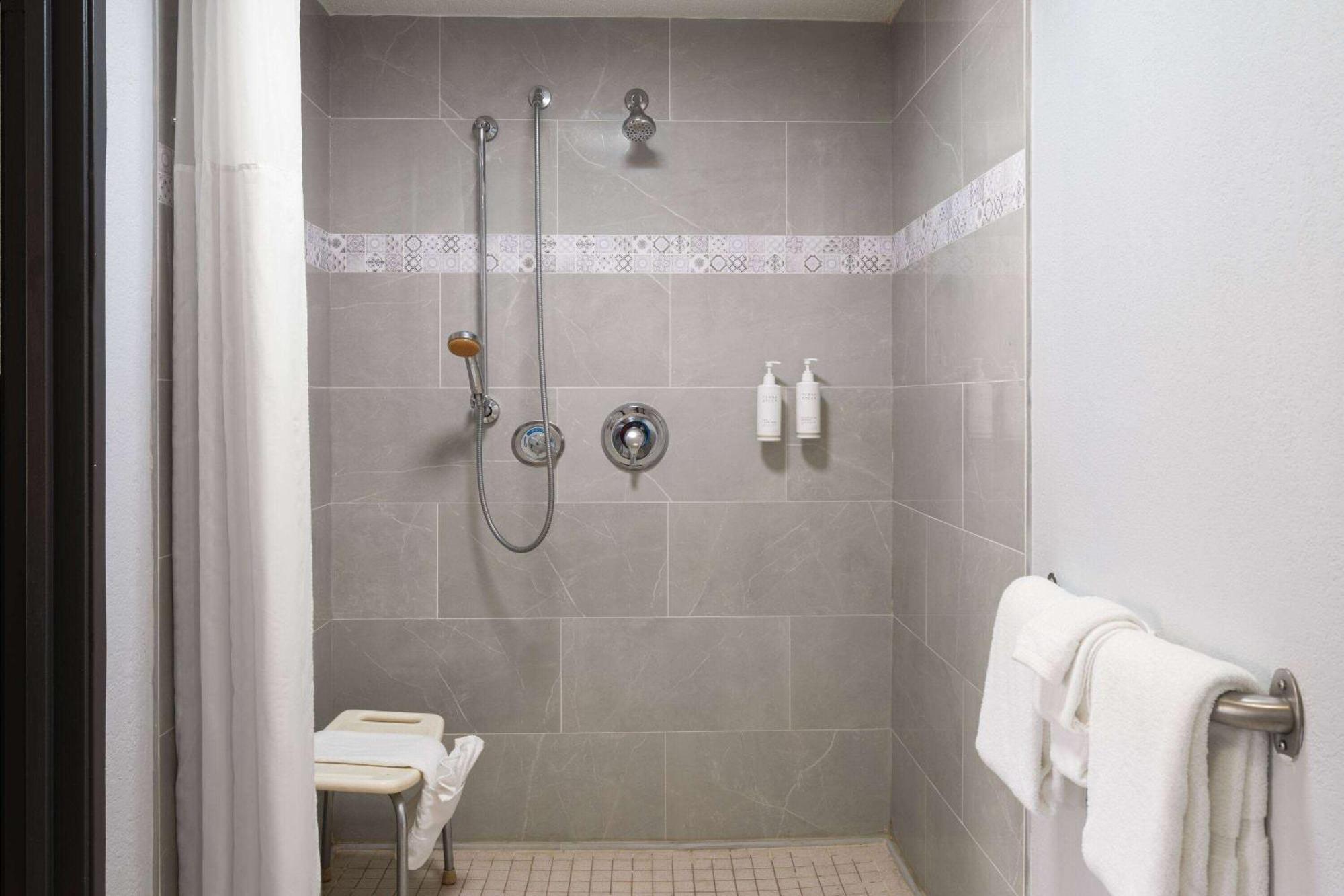 Days Inn By Wyndham Columbus Worthington Экстерьер фото