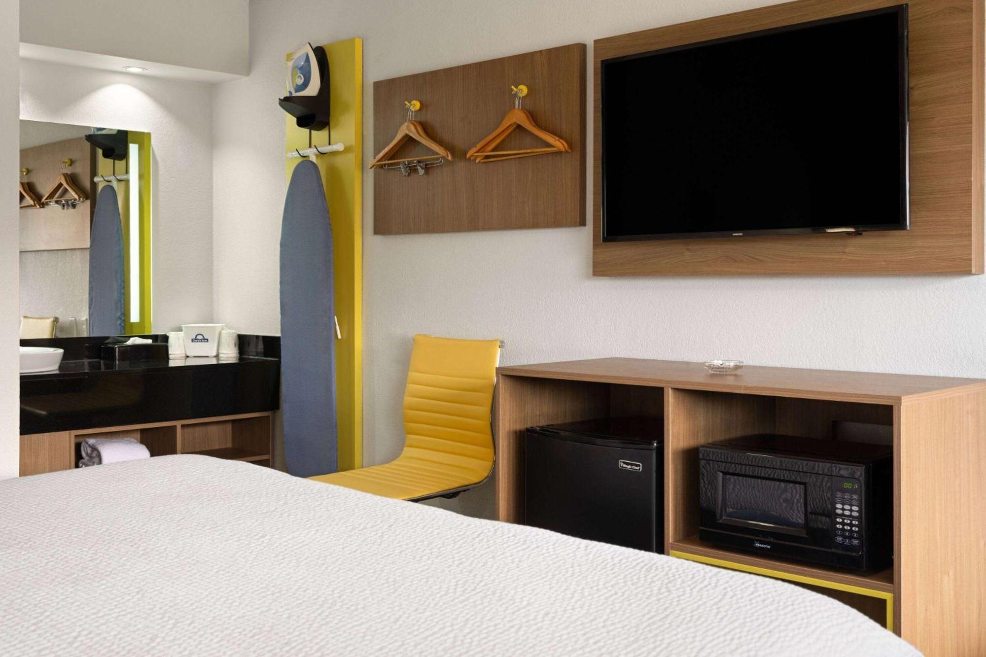 Days Inn By Wyndham Columbus Worthington Экстерьер фото