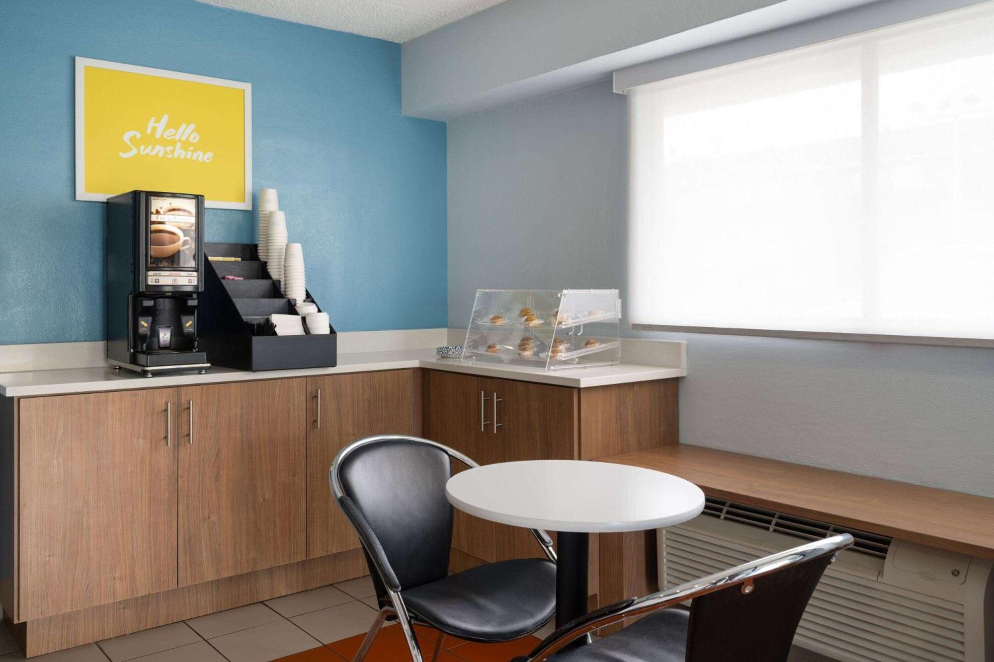 Days Inn By Wyndham Columbus Worthington Экстерьер фото