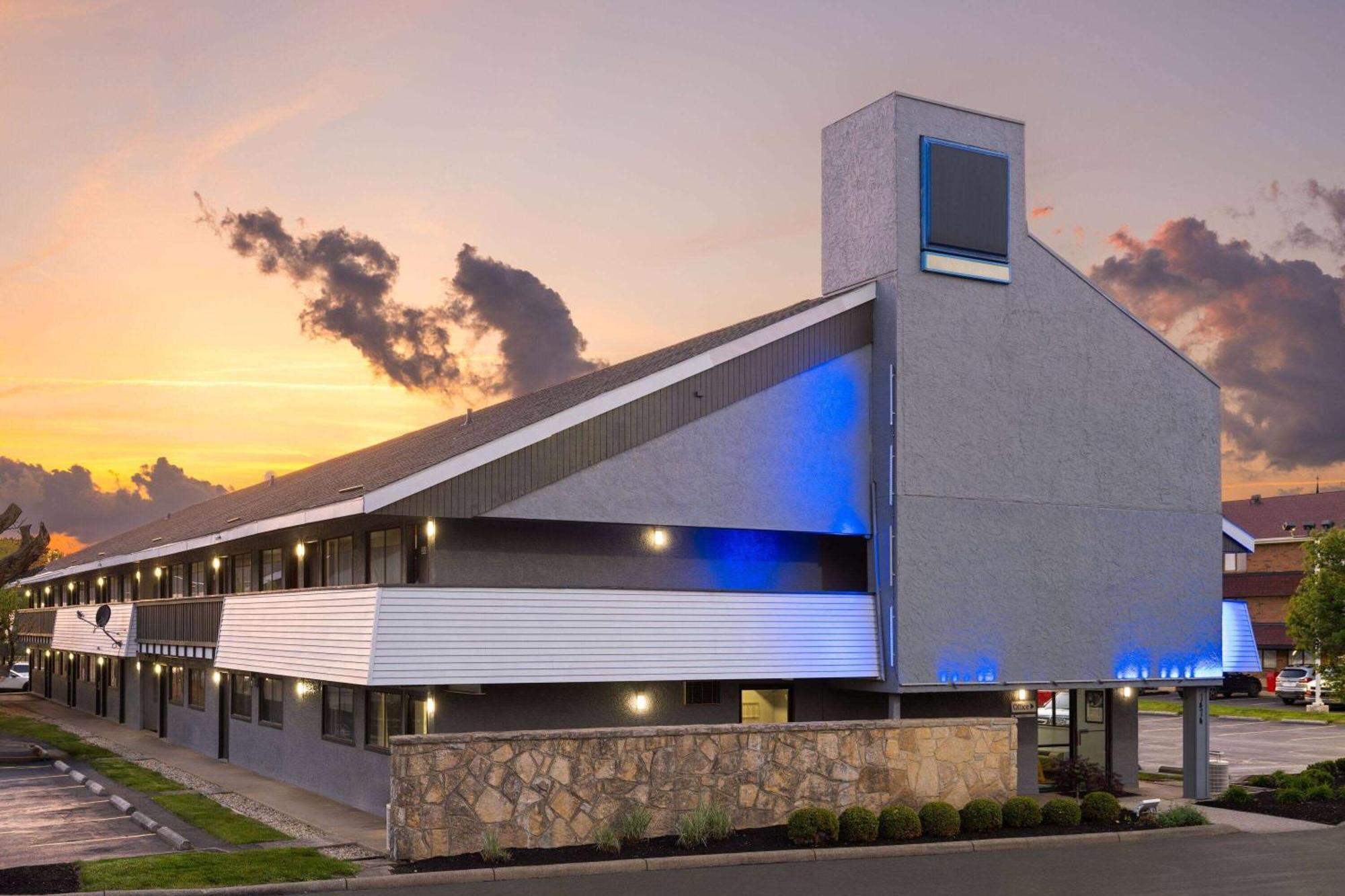 Days Inn By Wyndham Columbus Worthington Экстерьер фото