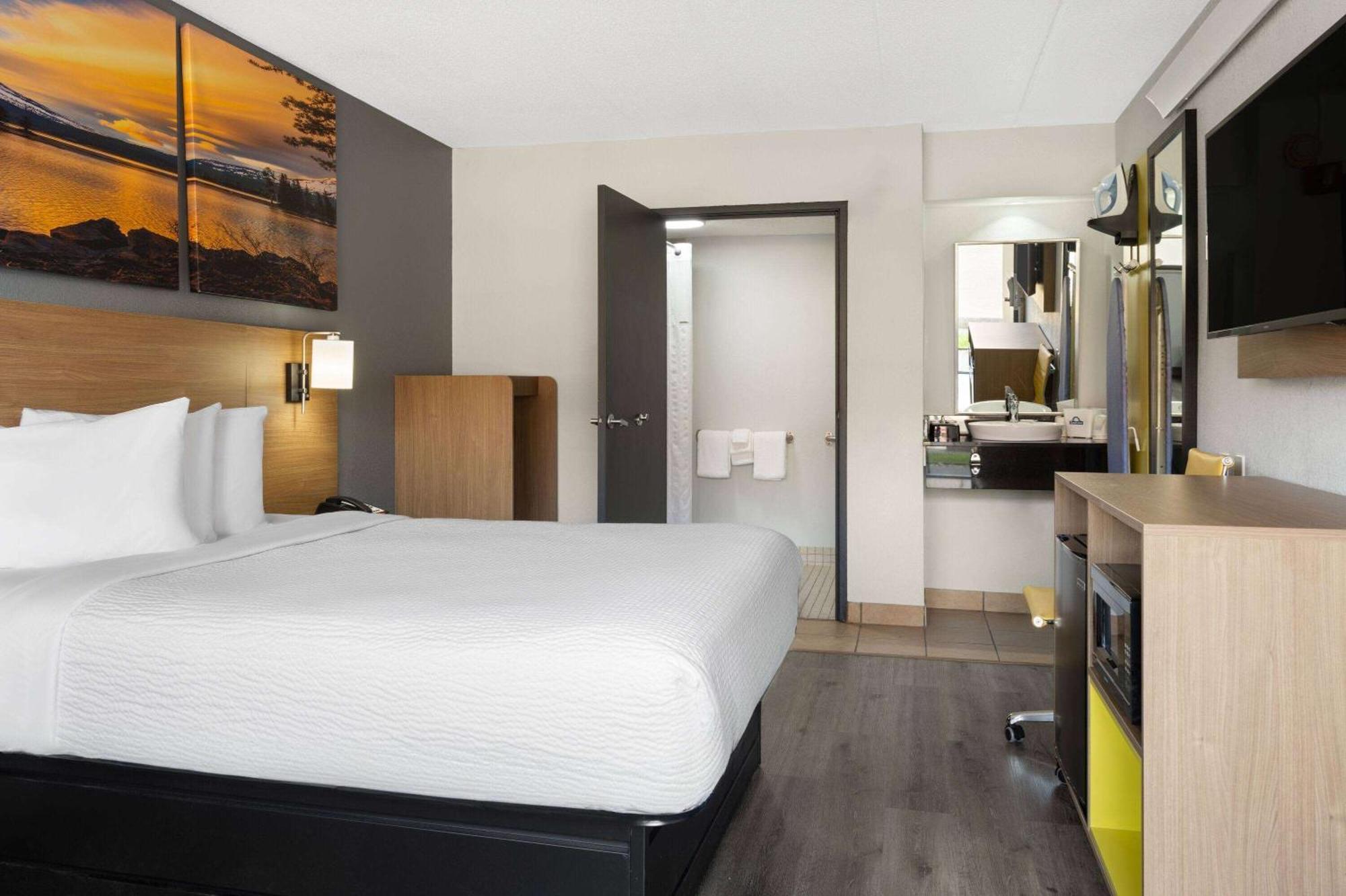Days Inn By Wyndham Columbus Worthington Экстерьер фото